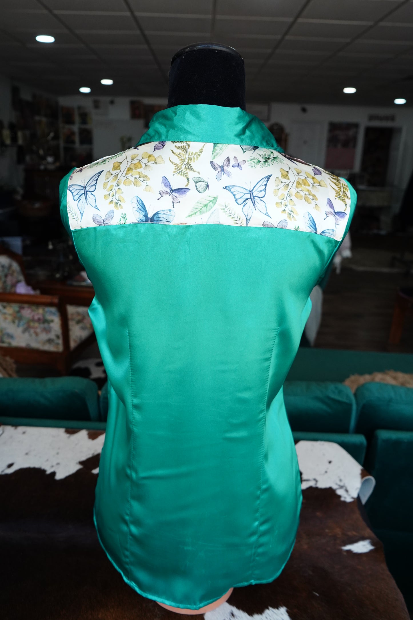 M - Butterflies & Leaves on Emerald Satin Button Down
