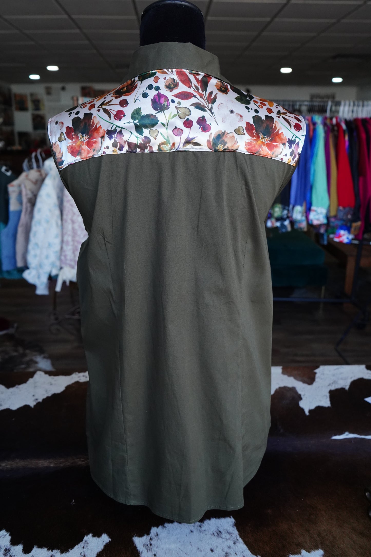 PRELOVED - XL - Watercolor Autumn Floral on Olive Cotton Button Down