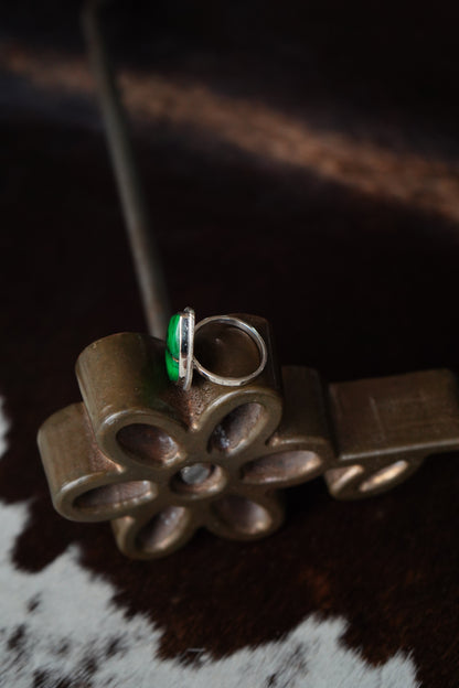 Green Dahlia Teardrop w/ Roper Border Ring - Adj