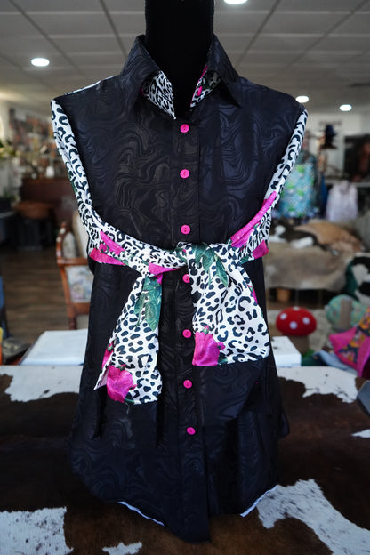 Daisy Original Black Groovy w/ Pink Roses n Snow Leopard Button Down - Size 10