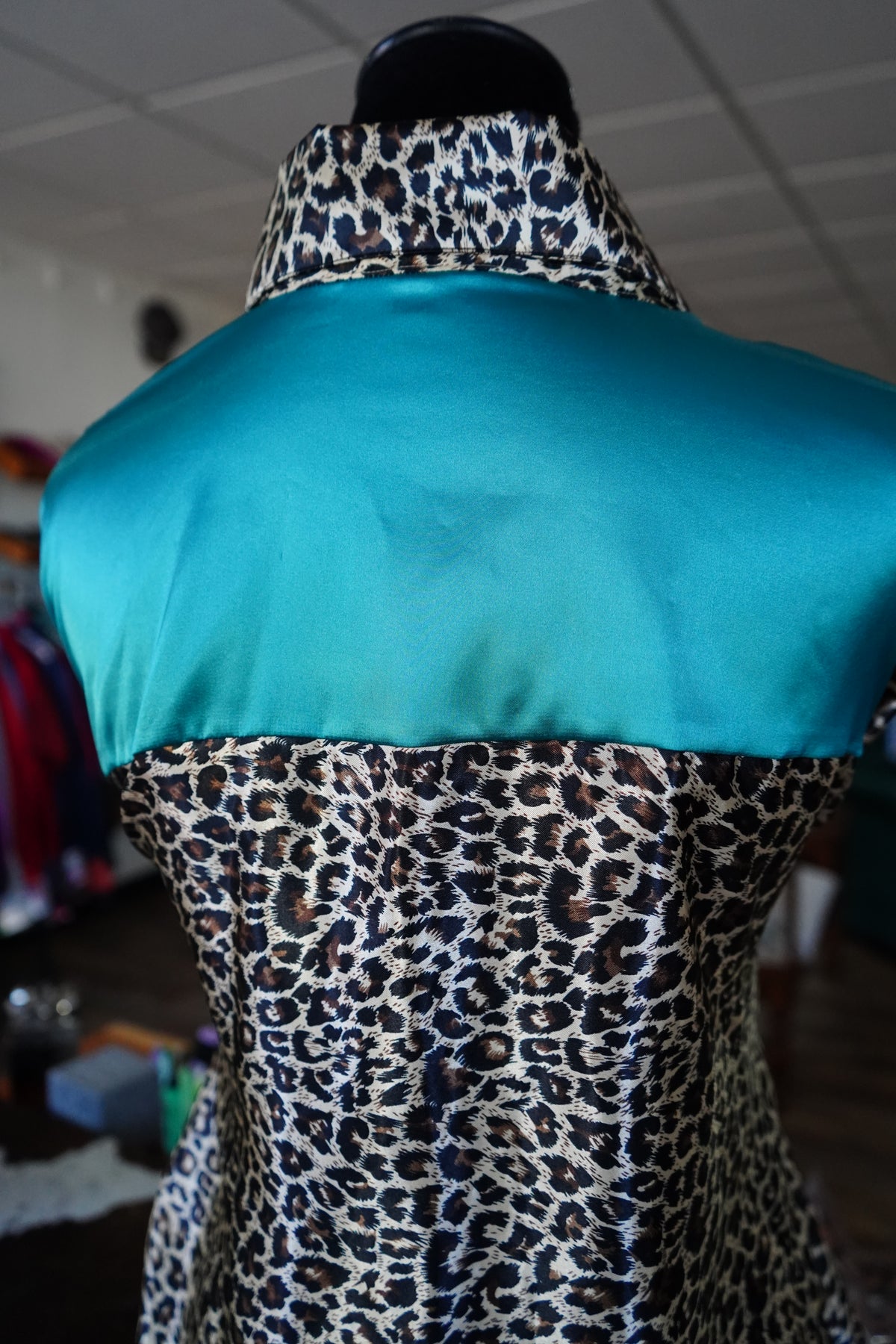 Daisy Original Leopard w/ Teal Button Down - Size 22