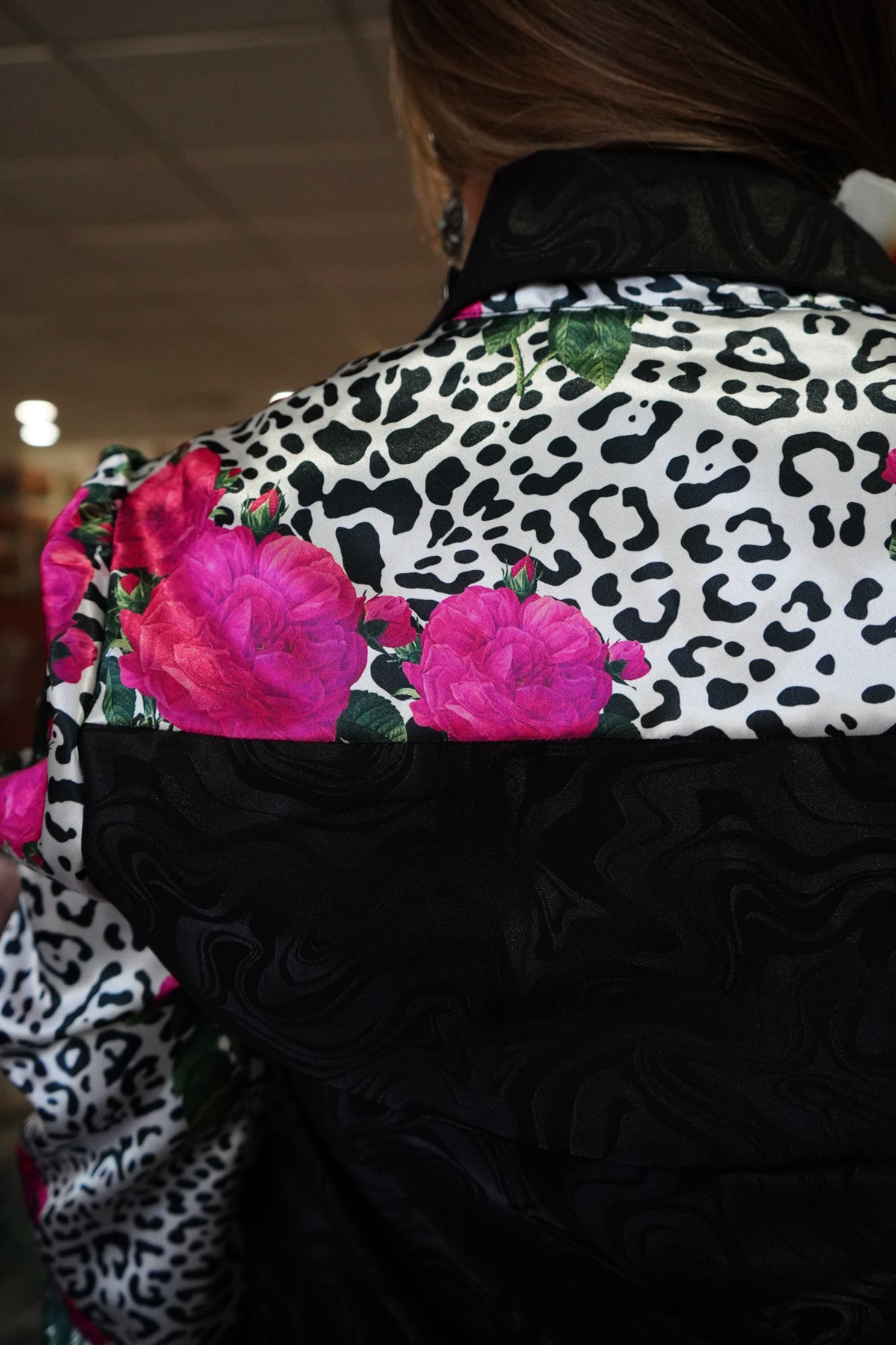 Daisy Original Black Groovy w/ Pink Roses n Snow Leopard Button Down - Size 10