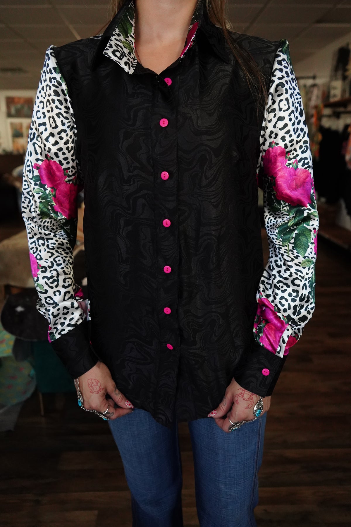 Daisy Original Black Groovy w/ Pink Roses n Snow Leopard Button Down - Size 10