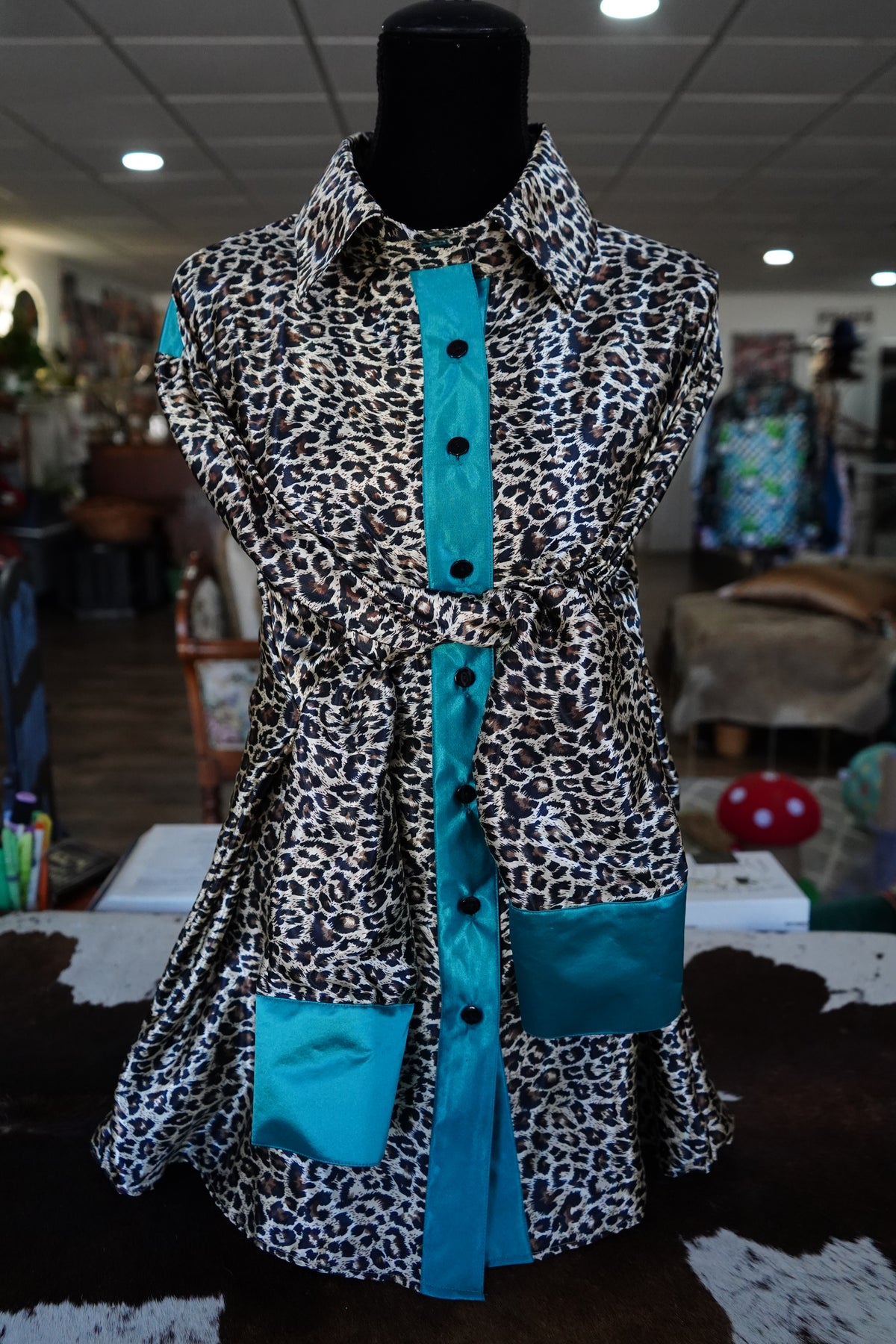 Daisy Original Leopard w/ Teal Button Down - Size 22