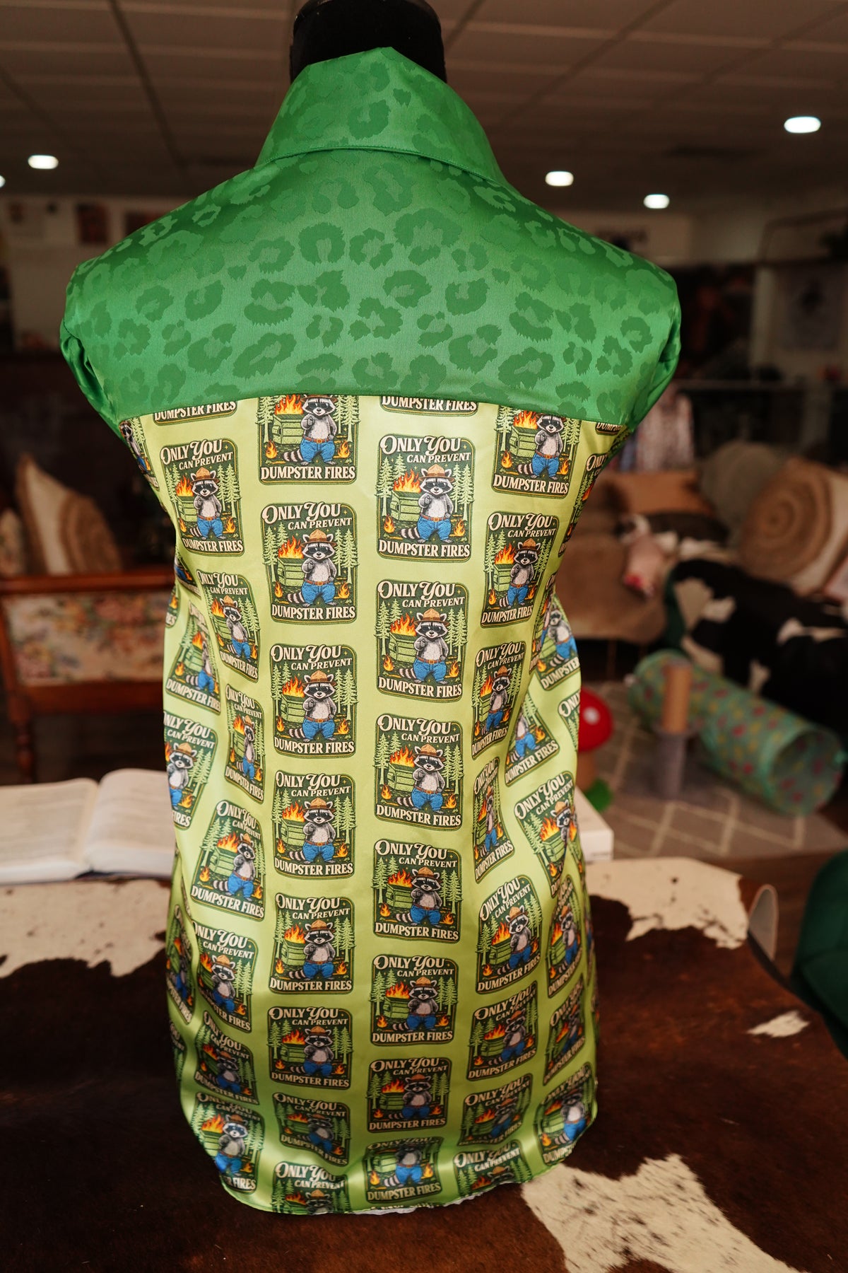 Daisy Original Smokey the Raccoon w/ Green Leopard Button Down - Size 14
