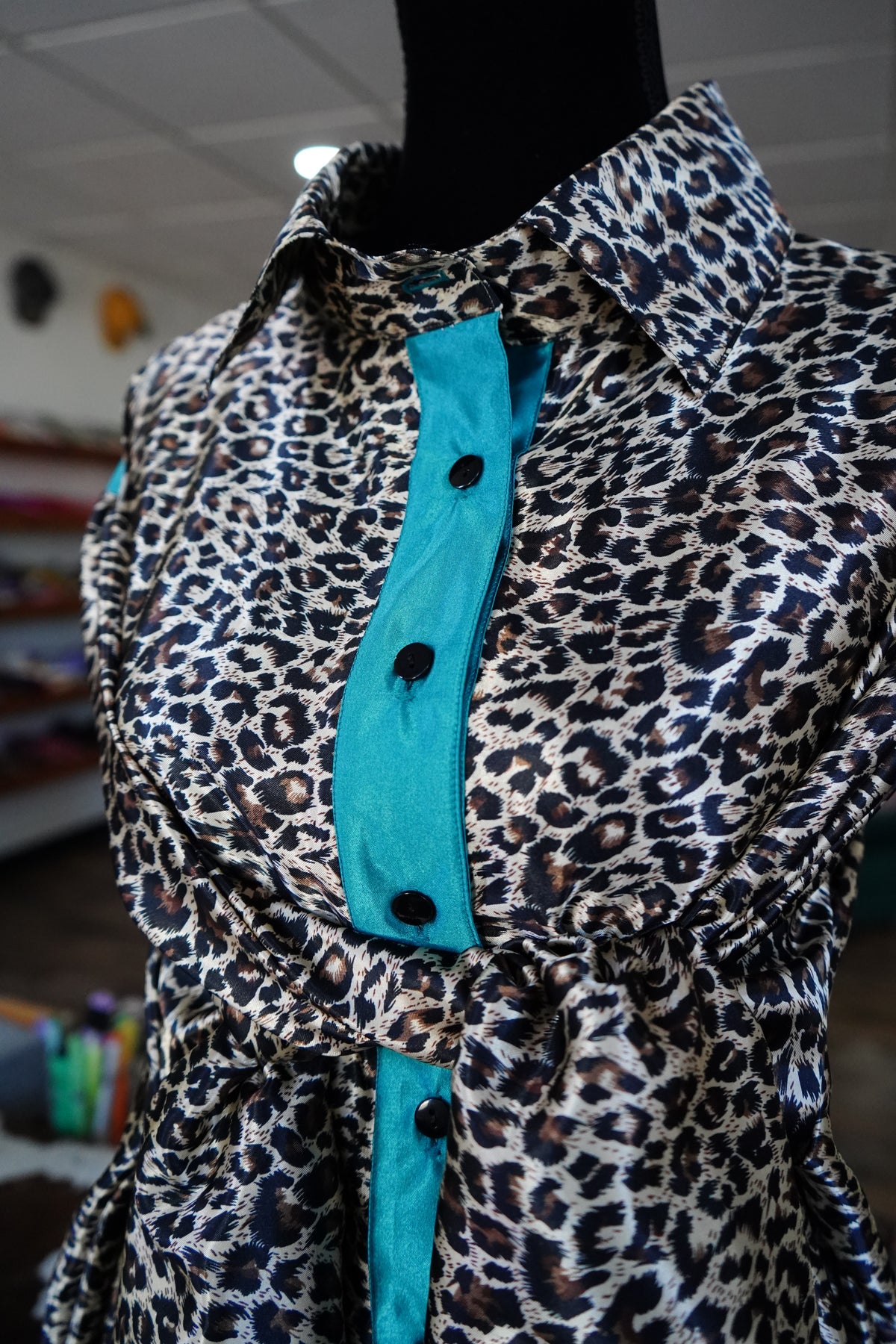 Daisy Original Leopard w/ Teal Button Down - Size 22